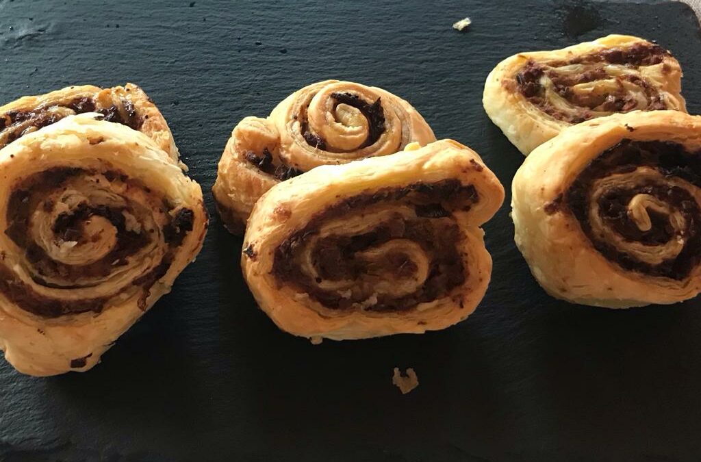 Rollitos de hojaldre con puerro y requesón